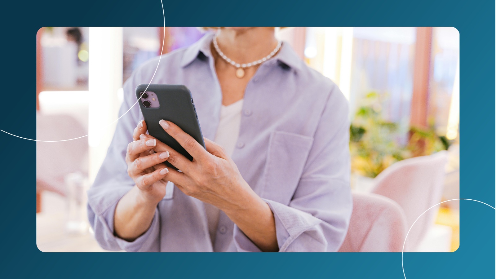 agent using real estate social media marketing